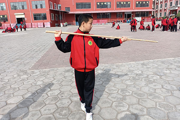 把八岁孩子送武术学校好吗