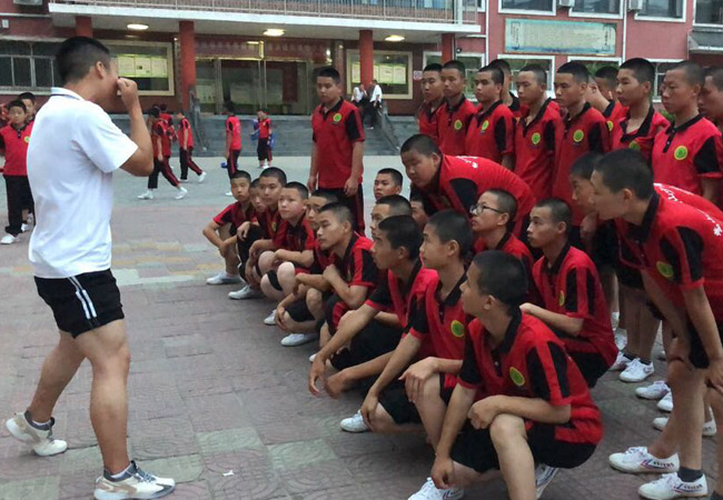 河南嵩山少林武术学校一年学费多少钱？【官方办学】