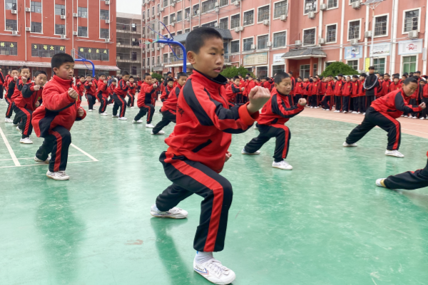 学习不太好的孩子上体校好还是武校好？