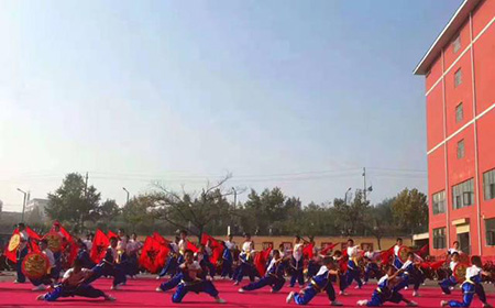 在登封少林武校上学中间不回家吗?【少林武术学校】