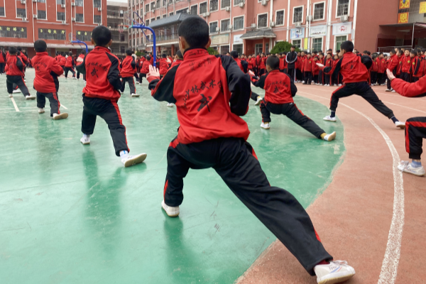 嵩山少林武校套路班vs散打班：选错方向可能耽误孩子一生