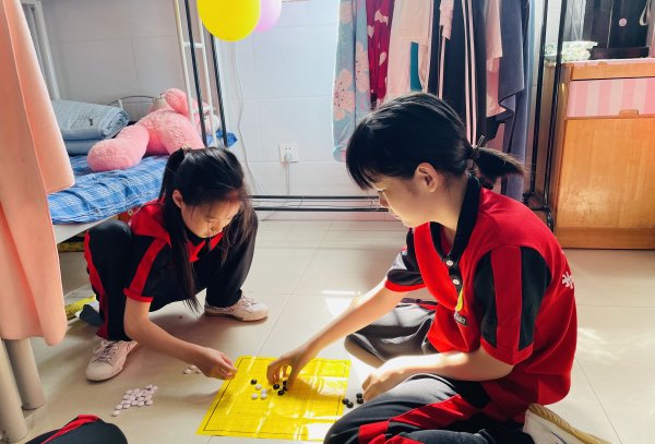 孩子送到少林寺学校学习，不能拿手机么？