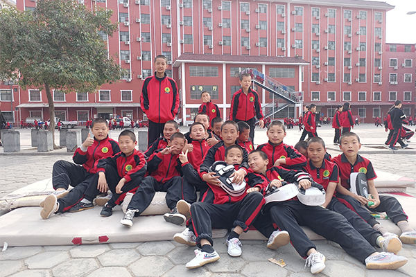 孩子几岁去少林寺学校？会有文化课？