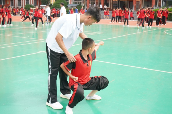 在武校学武术以后可以当体育老师吗？