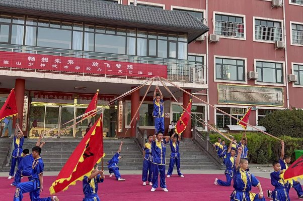 想送孩子去少林寺学武，少林寺的电话是多少？
