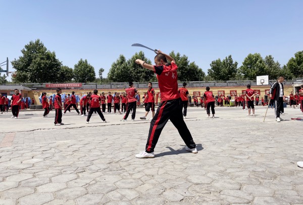 孩子上到高中了想学武，登封少林武校高中收费标准？