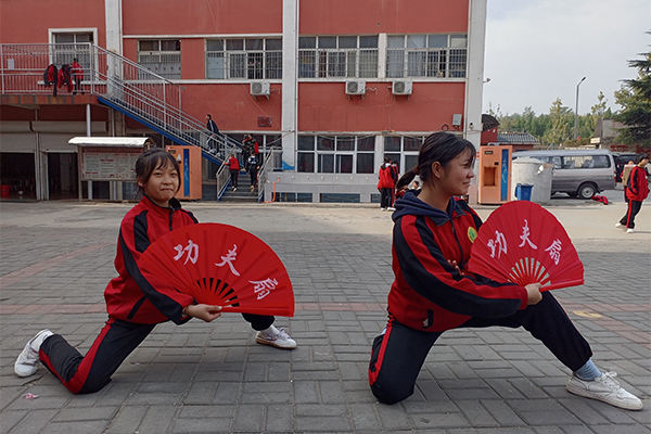 女孩子去少林寺武术学校学习功夫好吗?