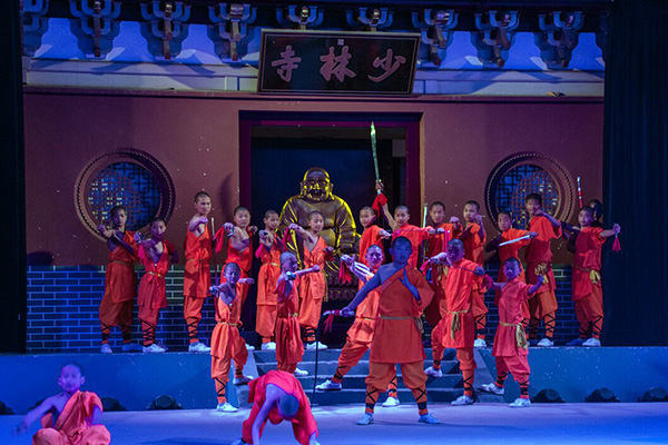 嵩山少林文武学校一年多少学费？