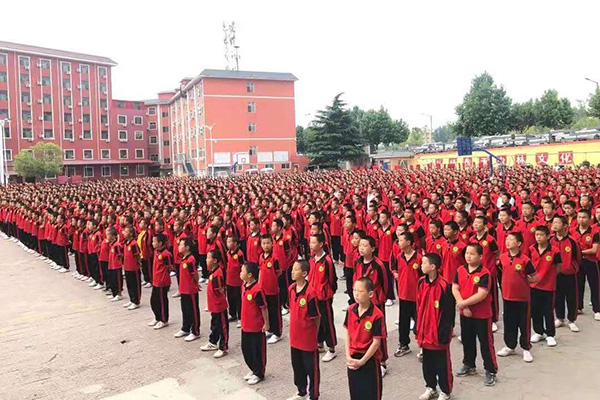 到河南嵩山少林寺武校学武术一年要多少学费