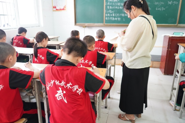小学就送武校？专业教练解读6-12岁武术启蒙黄金期