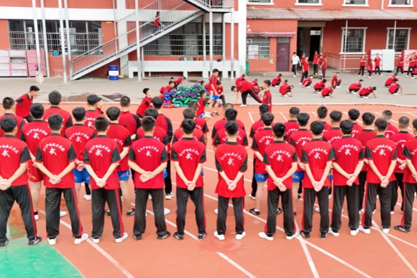少林武校vs普通学校：文武双修对孩子未来更有利？