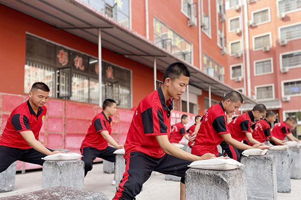 孩子12岁，现在上武校有前途么？