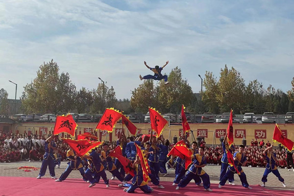 嵩山少林寺武校普通班学费一年多少钱?
